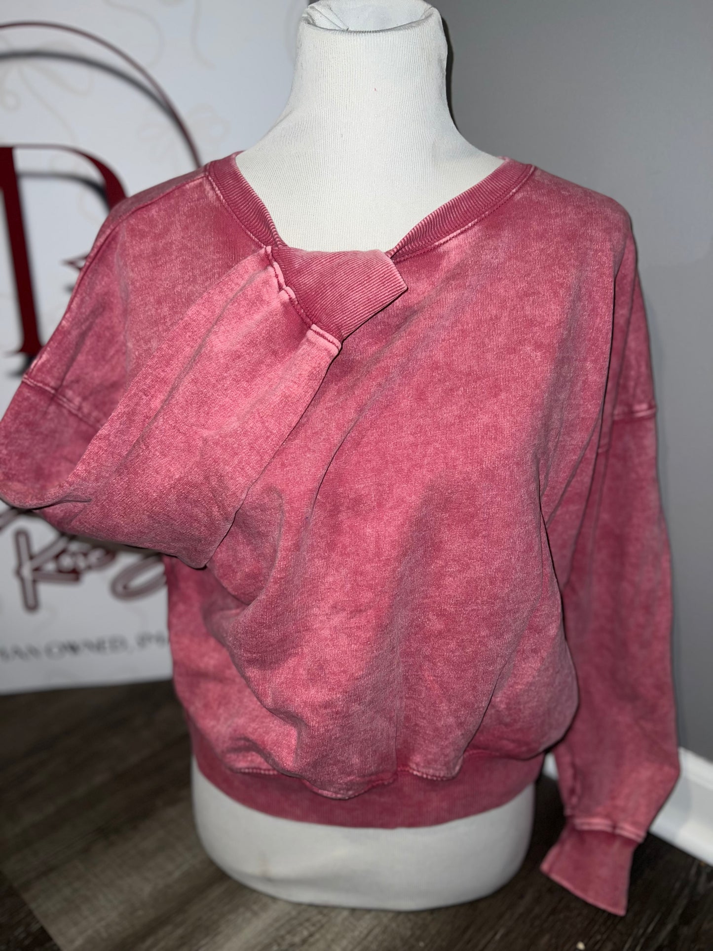 Cropped pink sweatshirt