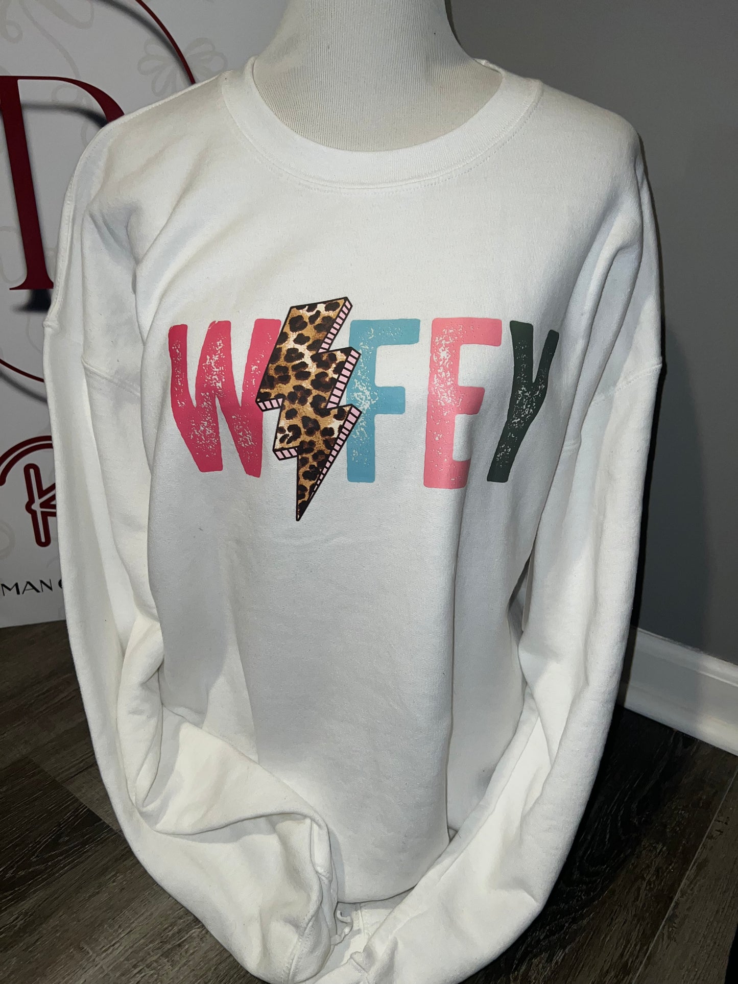 XL Wifey sweatshirt